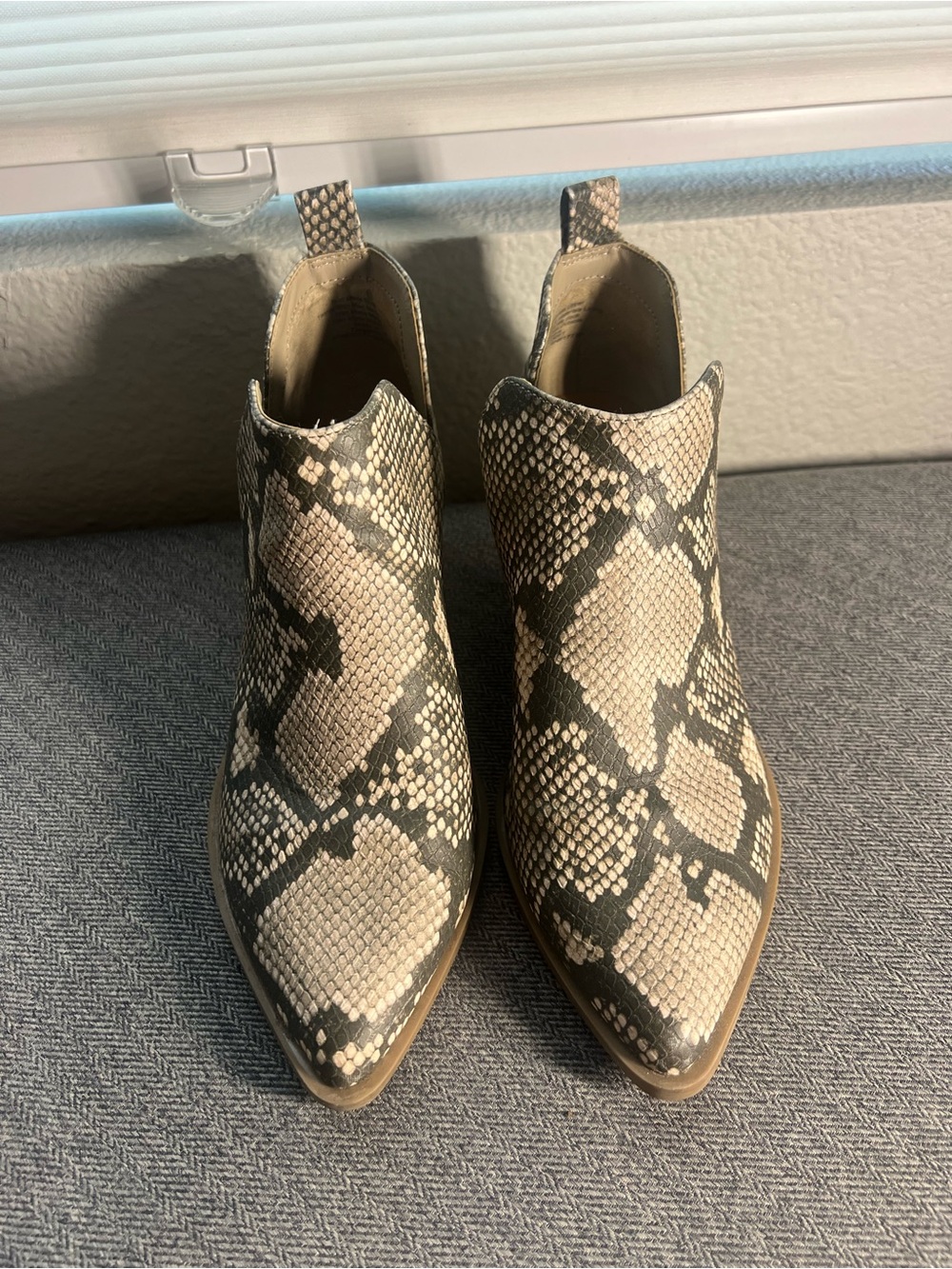 Universal Thread Cari Snake Print Ankle Booties Size 6